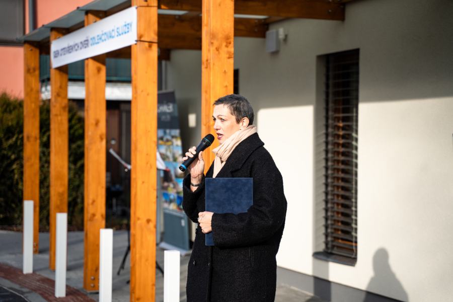Odlehčovací služba v Porubě pomáhá seniorům i jejich blízkým. Pečujícím dává čas nabrat síly a jistotu, že je o jejich blízkého dobře postaráno.