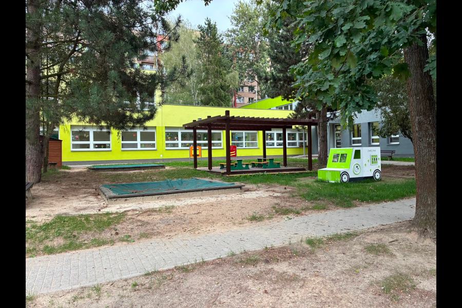 Proti bezdůvodnému sloučení s mateřskou školou Srbská se postavili pedagogové i rodiče. Petice však sloučení nezastavila.